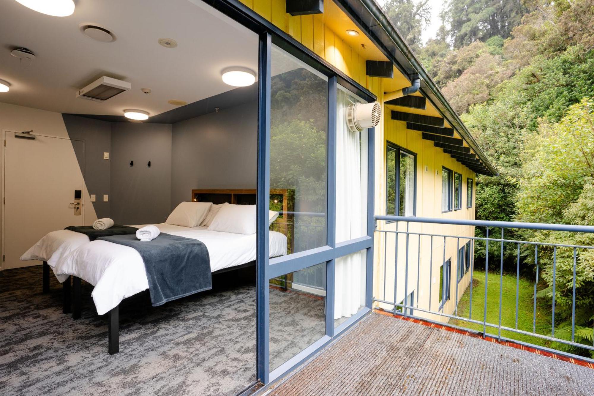 Haka House Franz Josef Hostel Екстериор снимка