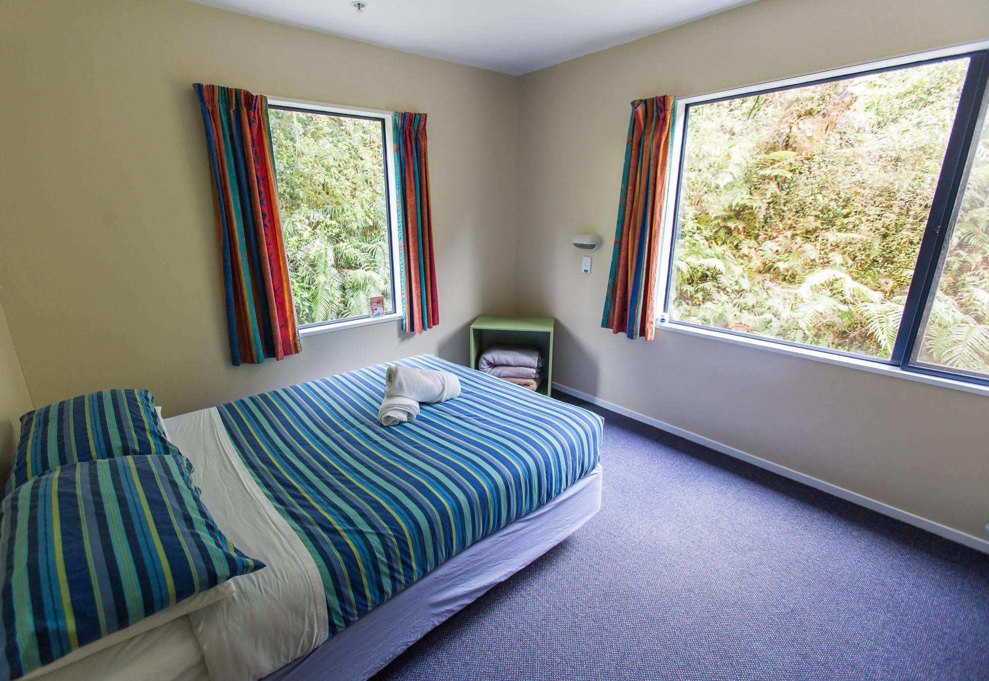 Haka House Franz Josef Hostel Екстериор снимка