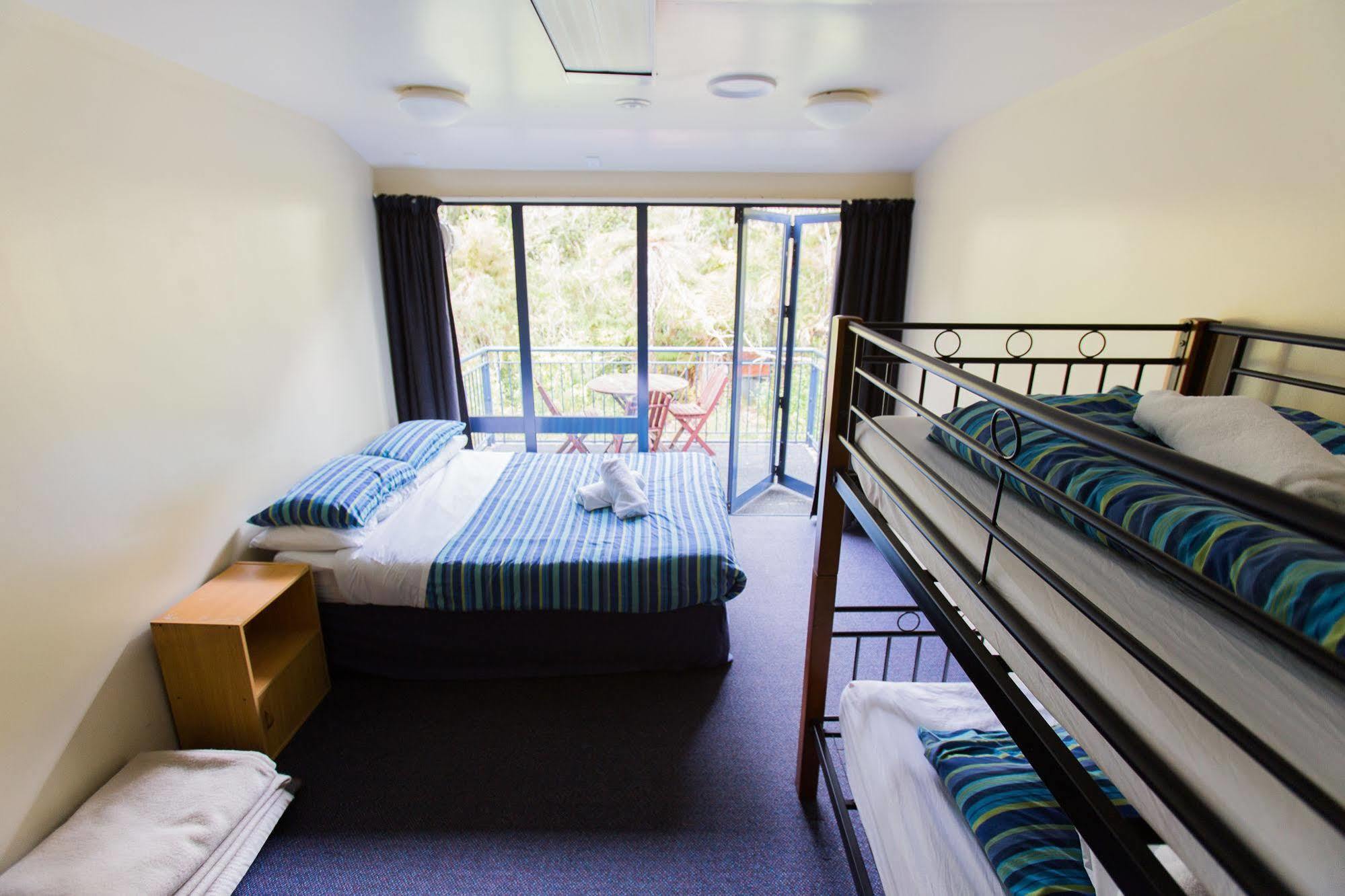 Haka House Franz Josef Hostel Екстериор снимка