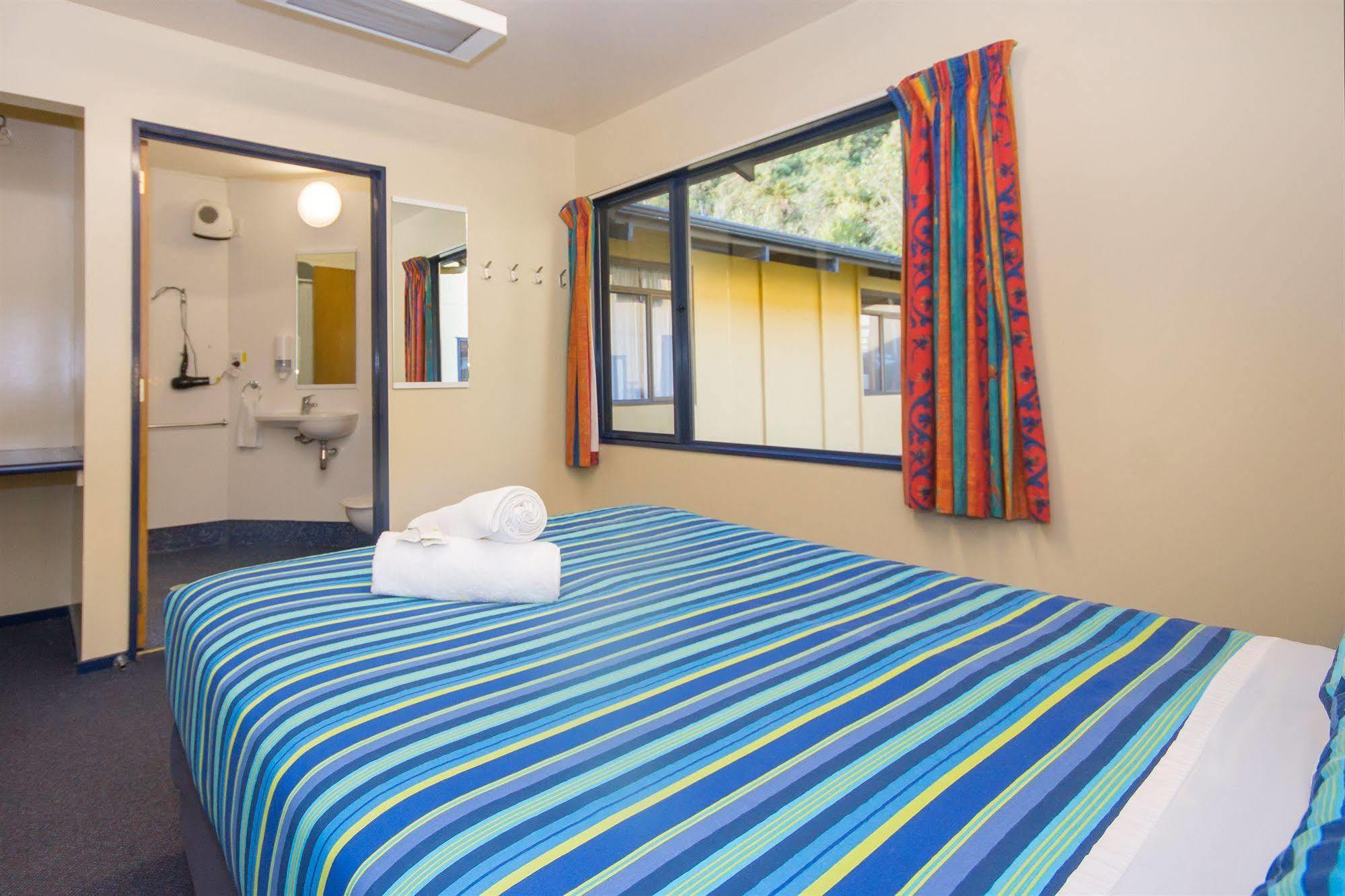 Haka House Franz Josef Hostel Екстериор снимка