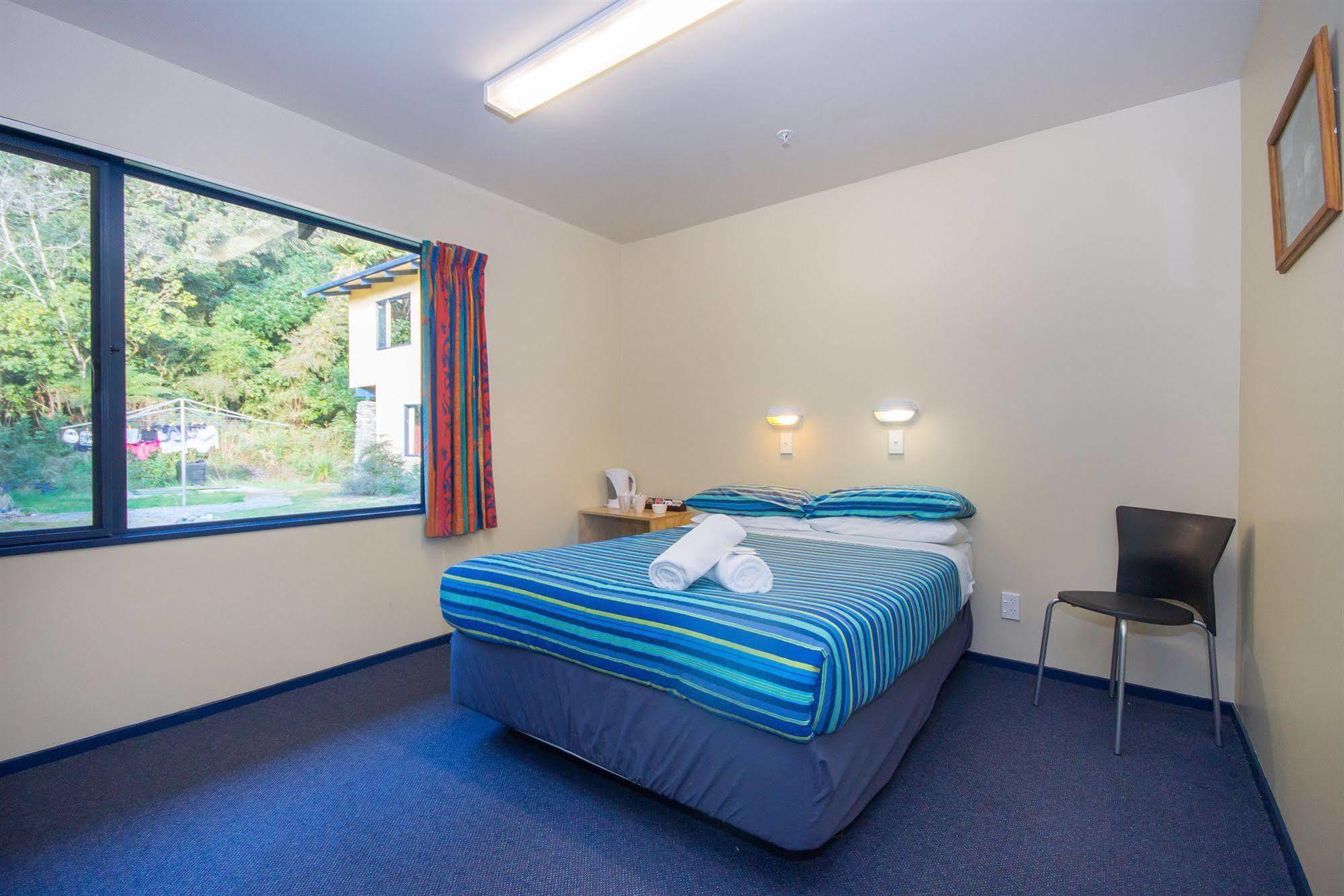 Haka House Franz Josef Hostel Екстериор снимка